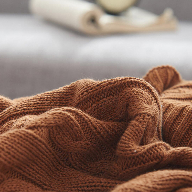 Maßgefertigter Kissenbezug aus 100 % Baumwolle mit Zopfmuster, Grobstrick und Knöpfen